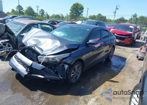 2022 Kia Forte Fe/Lxs z USA, uszkodzony, nr VIN 3KPF24AD9NE464190